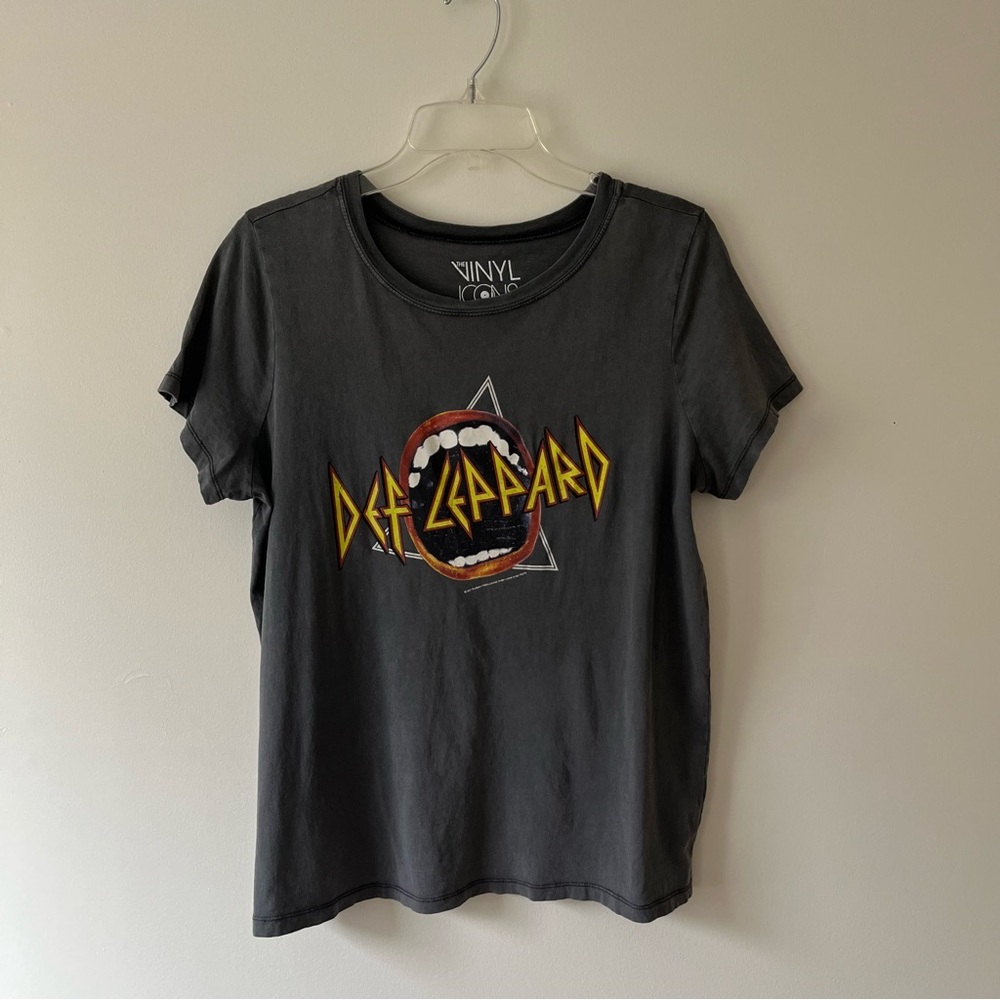 The Vinyl Icons Def Leopard Graphic Band Tee